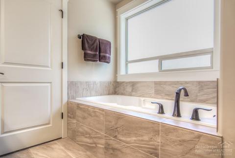 60498 Hedgewood Ln, Bend, OR 97702 photo 14