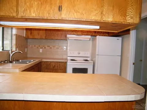 208 S Nelson Ave, Mitchell, OR 97750 photo 4
