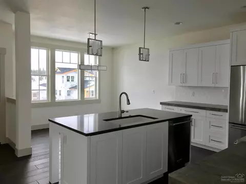 1702 NW Fields St, Bend, OR 97703 photo 3