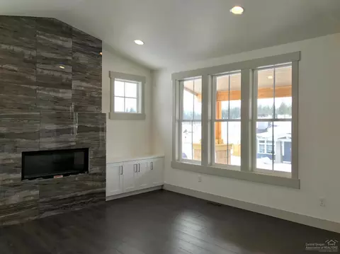 1702 NW Fields St, Bend, OR 97703 photo 2