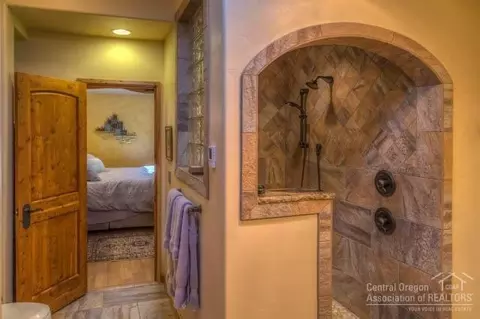 64446 Crosswinds Rd, Bend, OR 97703 photo 11