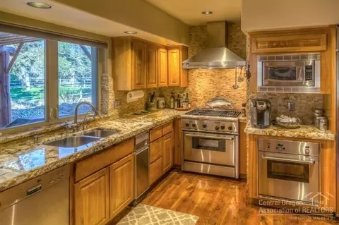 64446 Crosswinds Rd, Bend, OR 97703 photo 3