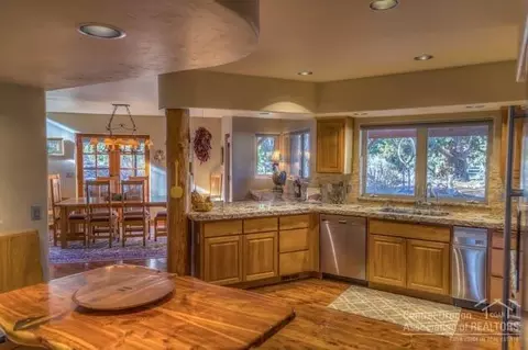 64446 Crosswinds Rd, Bend, OR 97703 photo 2