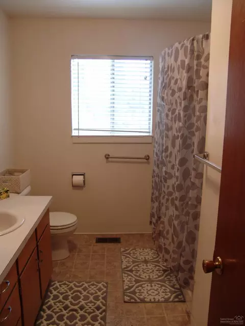 52355 Pine Forest Dr, La Pine, OR 97739 photo 9