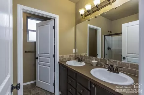 21250 Thornhill Ln, Bend, OR 97701 photo 7