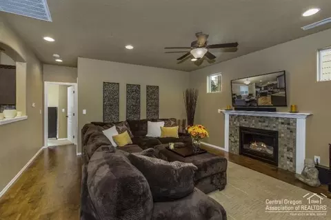 21250 Thornhill Ln, Bend, OR 97701 photo 5