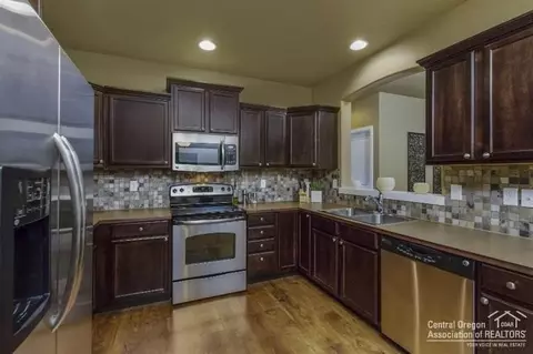 21250 Thornhill Ln, Bend, OR 97701 photo 1