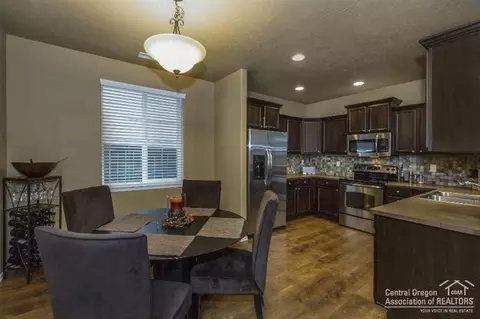 21250 Thornhill Ln, Bend, OR 97701 photo 6
