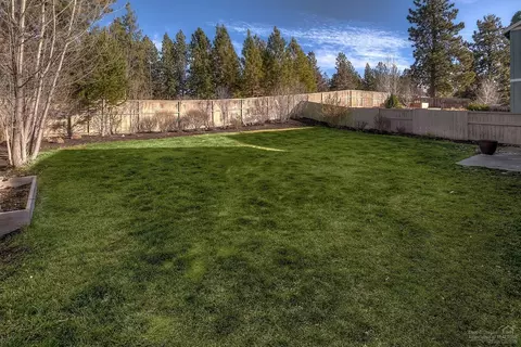 60906 Garrison Dr, Bend, OR 97702 photo 4