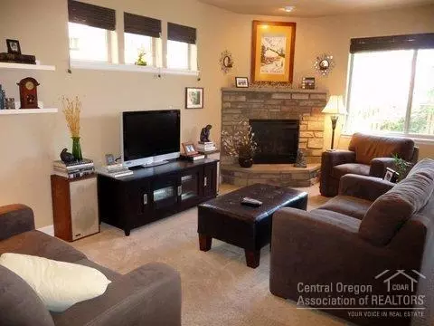 20457 Jacklight Ln, Bend, OR 97702 photo 2