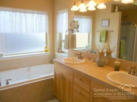 20457 Jacklight Ln, Bend, OR 97702 photo 9