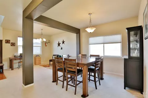 802 NE Apache Ct, Redmond, OR 97756 photo 2