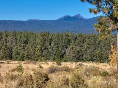 19013 Squirreltail Loop, Bend, OR 97703 photo 2