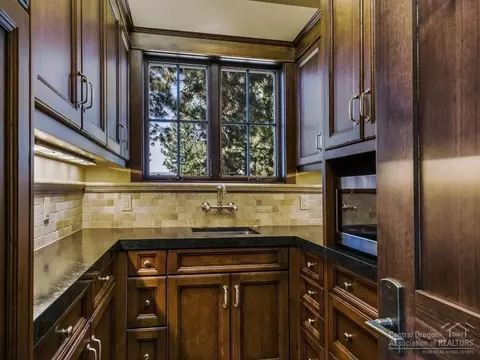 19013 Squirreltail Loop, Bend, OR 97703 photo 10