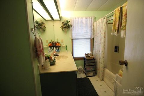 60886 Ridge Dr, Bend, OR 97702 photo 13