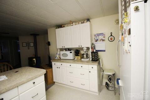 60886 Ridge Dr, Bend, OR 97702 photo 9