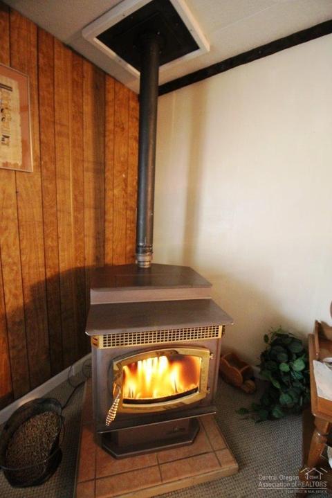 60886 Ridge Dr, Bend, OR 97702 photo 4