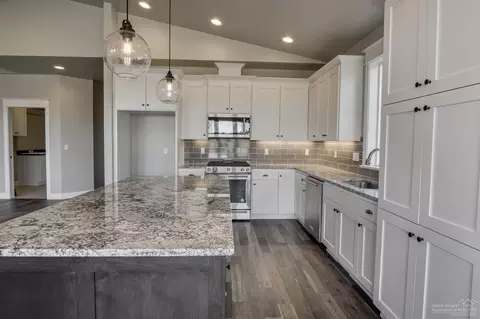 2612 Compass Corner Loop, Bend, OR 97703 photo 11