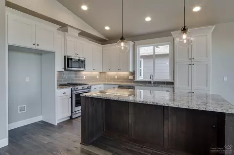 2612 Compass Corner Loop, Bend, OR 97703 photo 10