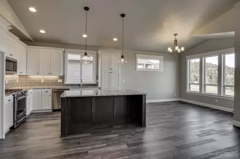 2612 Compass Corner Loop, Bend, OR 97703 photo 8