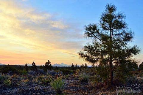 18730 Canopy Ct, Bend, OR 97703 photo 2
