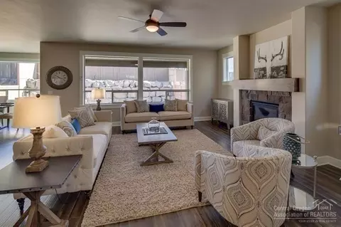 61104 SE Starimost Loop, Bend, OR 97702 photo 4