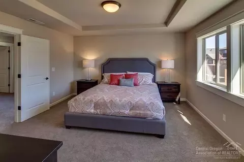 61104 SE Starimost Loop, Bend, OR 97702 photo 13