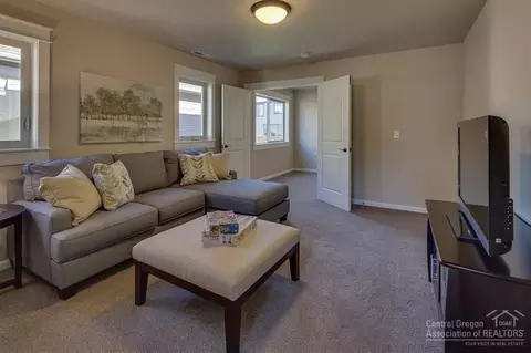 61104 SE Starimost Loop, Bend, OR 97702 photo 17