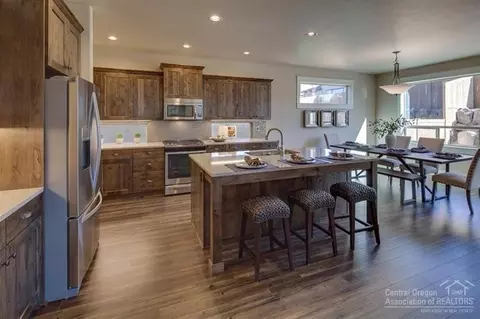 61088 SE Starimost Loop, Bend, OR 97702 photo 9