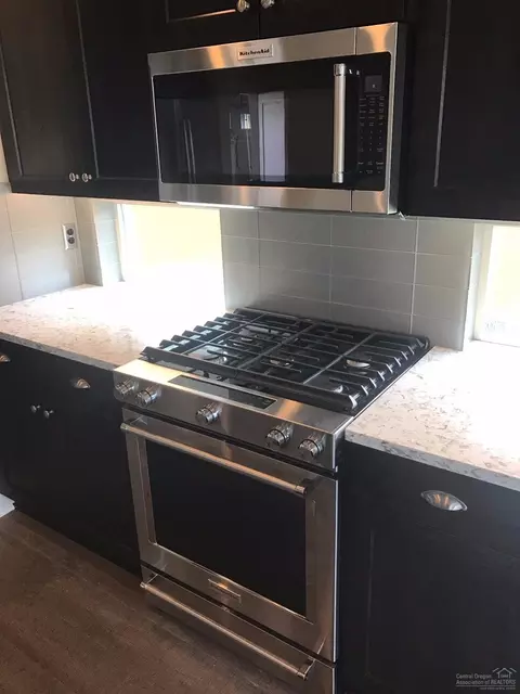 61096 SE Stari Most Loop, Bend, OR 97702 photo 5