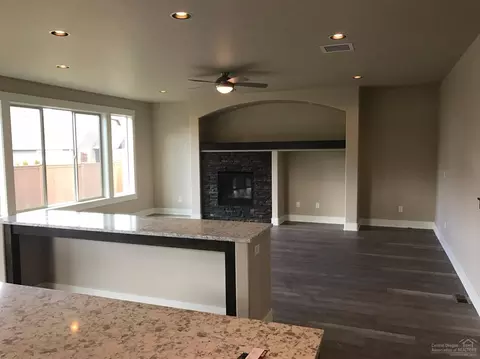 61096 SE Stari Most Loop, Bend, OR 97702 photo 6