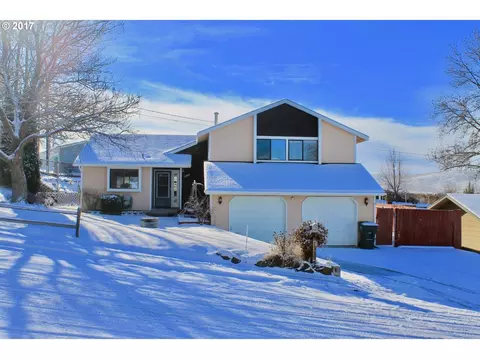 3304 SW Ladow Ave, Pendleton, OR 97801 photo 1