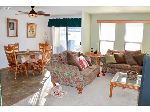 3304 SW Ladow Ave, Pendleton, OR 97801 photo 3