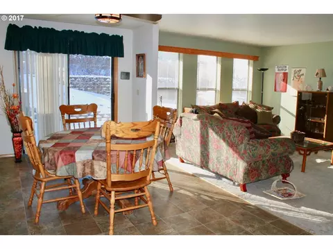 3304 SW Ladow Ave, Pendleton, OR 97801 photo 4