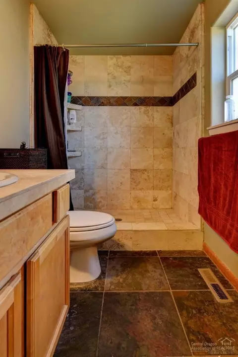 3082 NE Post Ave, Bend, OR 97701 photo 13