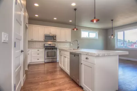 1215 NE Hoover Loop, Bend, OR 97701 photo 5