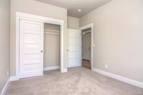 1215 NE Hoover Loop, Bend, OR 97701 photo 12