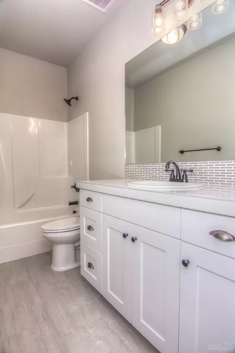 1215 NE Hoover Loop, Bend, OR 97701 photo 17