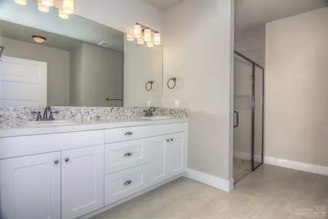 1215 NE Hoover Loop, Bend, OR 97701 photo 14
