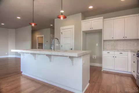 1215 NE Hoover Loop, Bend, OR 97701 photo 7