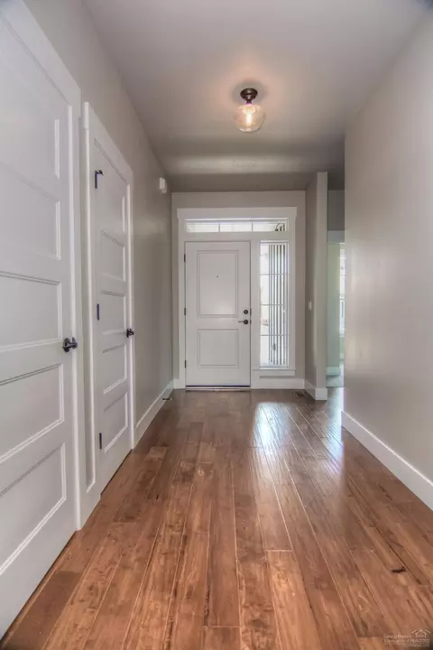 1215 NE Hoover Loop, Bend, OR 97701 photo 4