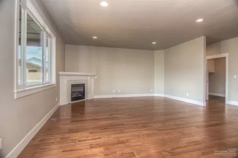 1215 NE Hoover Loop, Bend, OR 97701 photo 10