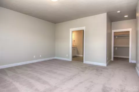 1215 NE Hoover Loop, Bend, OR 97701 photo 13