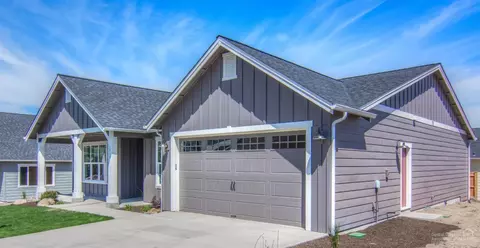 1215 NE Hoover Loop, Bend, OR 97701 photo 3