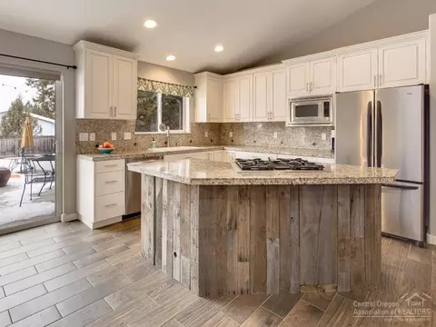 63451 Stacy Ln, Bend, OR 97701 photo 9