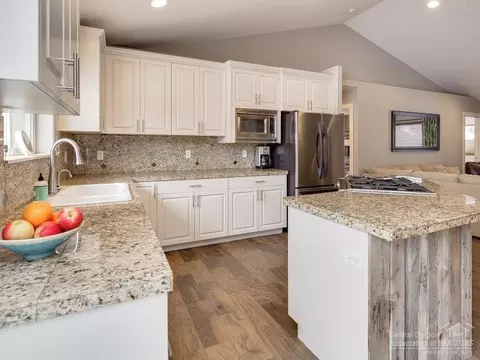 63451 Stacy Ln, Bend, OR 97701 photo 11