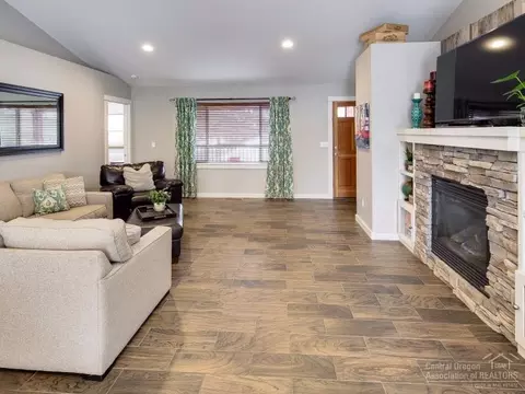 63451 Stacy Ln, Bend, OR 97701 photo 6