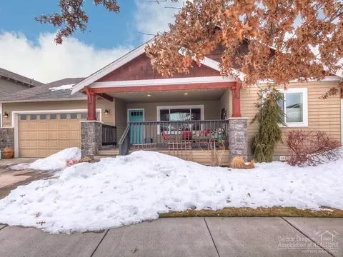 63451 Stacy Ln, Bend, OR 97701 photo 2