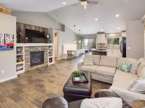 63451 Stacy Ln, Bend, OR 97701 photo 5