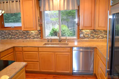 28130 E Mountain View Dr, Welches, OR 97067 photo 8